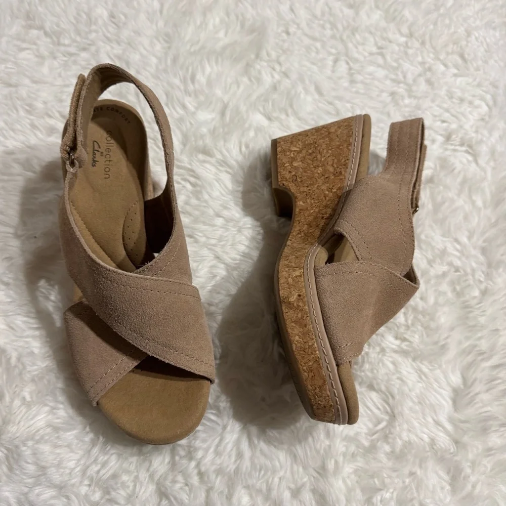 Clarks Tan Sandals Size 7.5